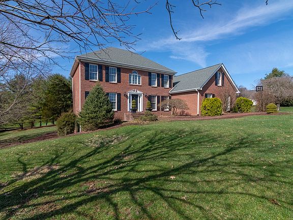 3rd image of 800 Wingedfoot Ct