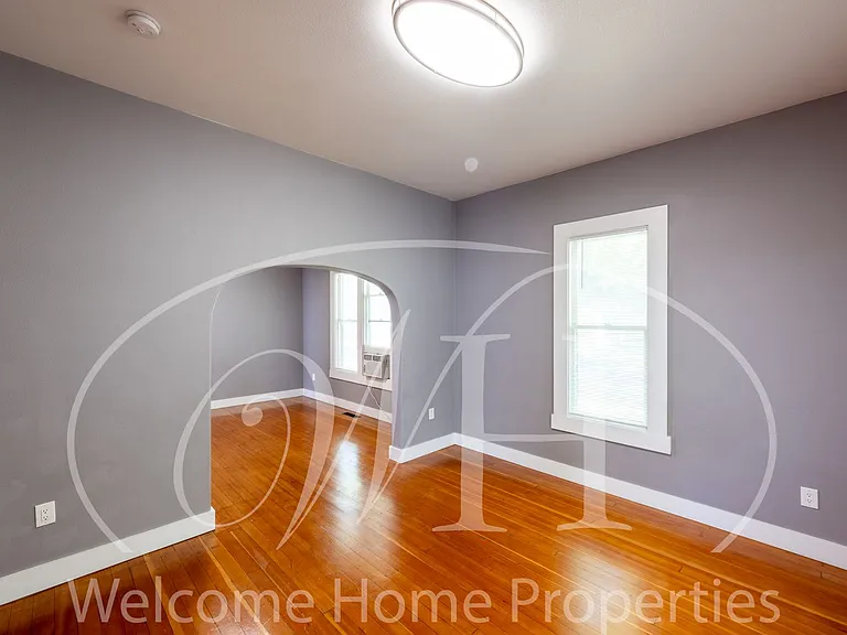427 E Cherry St — Photo 5