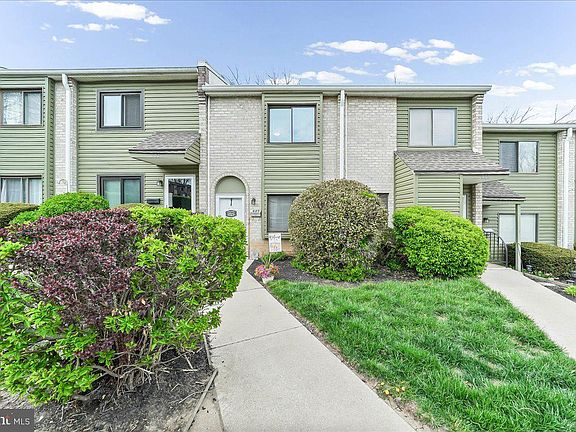 2nd image of 605 Valley Dr #605