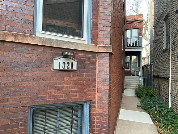 2nd image of 1320 W Thorndale Ave #2