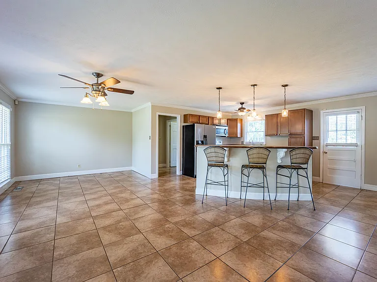 407 Holly Dr — Photo 5