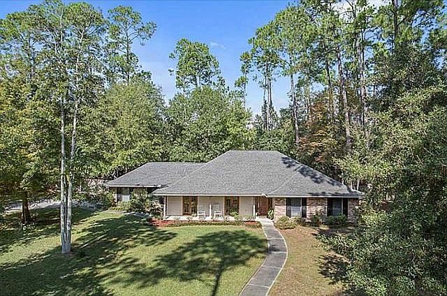1st image of 125 Devereux Dr