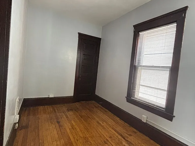 1376 W 91st St — Photo 30