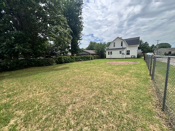 2nd image of 633 SW 28th St #1