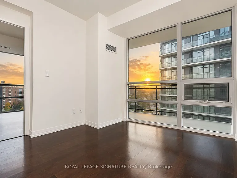 460 Adelaide St E #1706 — Photo 7