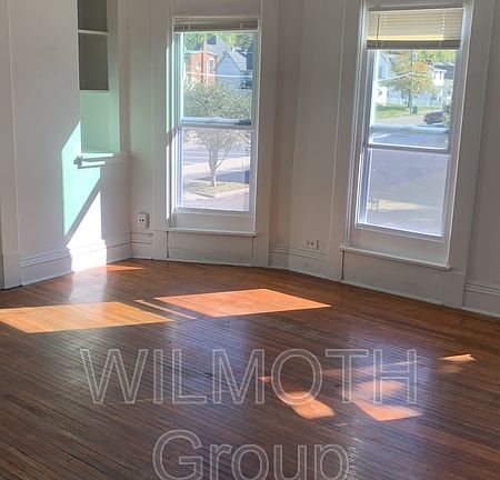 5th image of 318 S Green St #3
