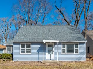 401 Plum St, Lake In The Hills, IL 60156