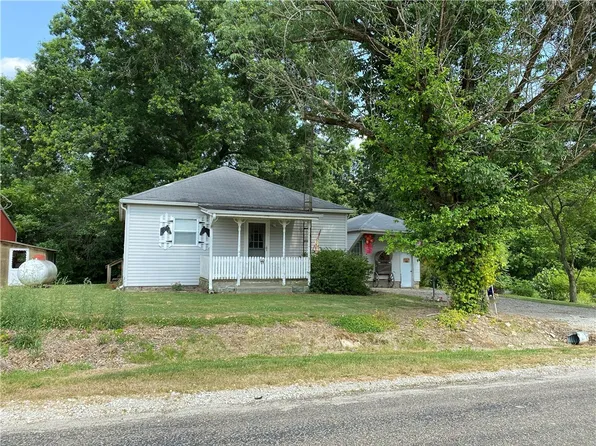 614 County Highway 9, Neoga, IL 62447