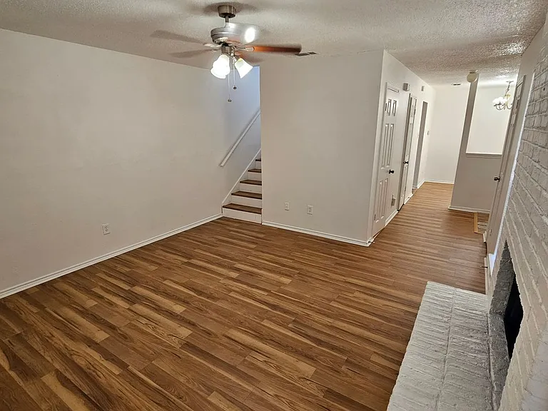 1400 Darr St #C — Photo 13