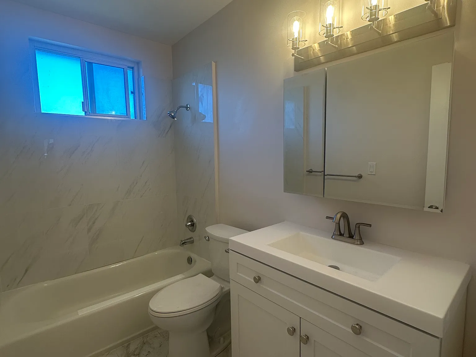 2 bed, 950 sqft, $2,375 — Photo 3
