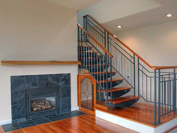2nd image of 417 84th Ave NE