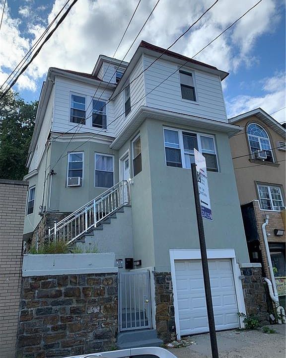 1st image of 3909 Dyre Ave