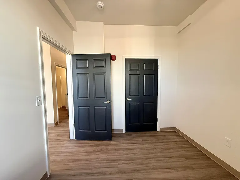 1138 Elm St — Photo 6