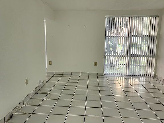 2nd image of 17560 Atlantic Blvd