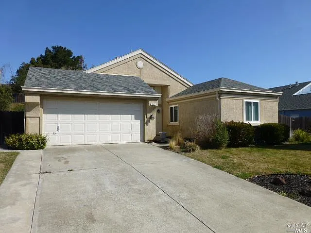 541 Fuchsia Dr photo 1