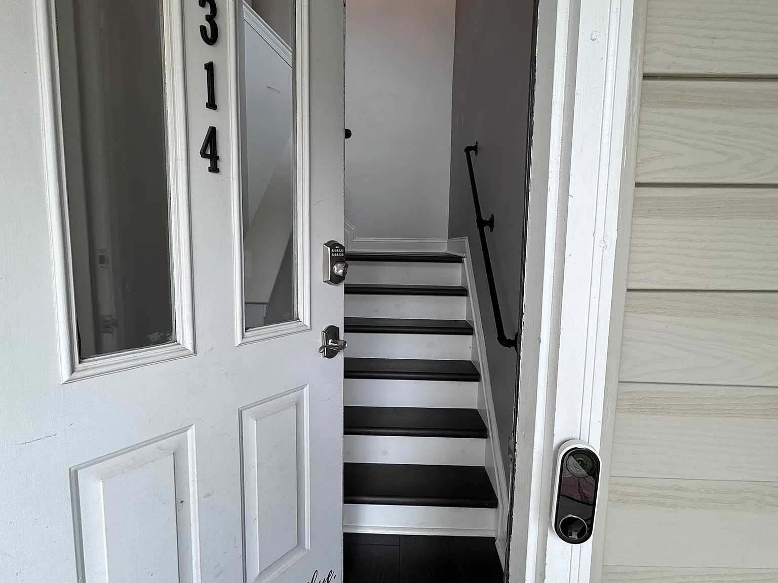 2 bed, 1174 sqft, $2,600 — Photo 3