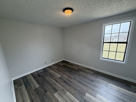 4th image of 2444 Fairbrook Dr #1