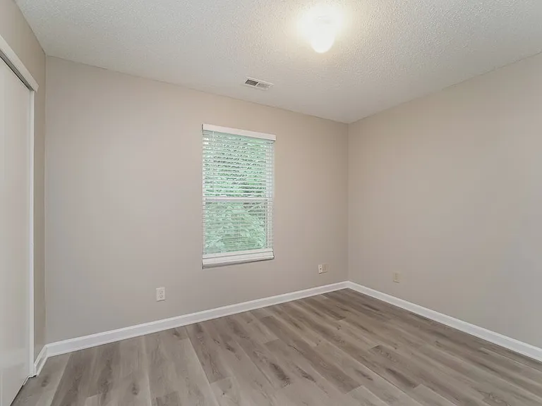 7054 Sycamore Grove Ct — Photo 12