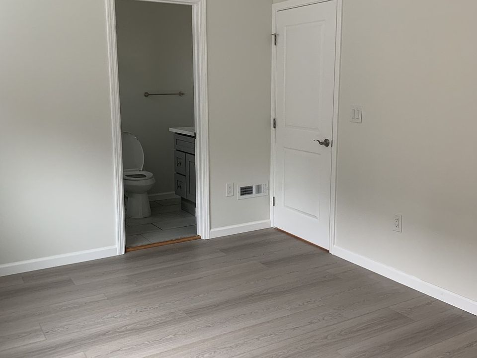 2nd image of 447 36th St #B