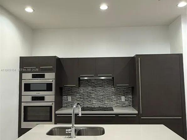 7661 NW 107th Ave APT 813, Doral, FL 33178