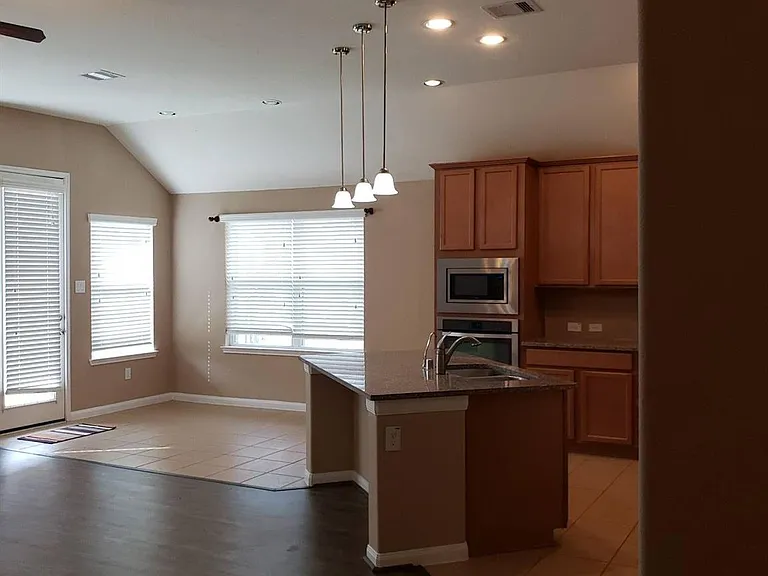 26707 Gladestone Ridge Ct — Photo 6