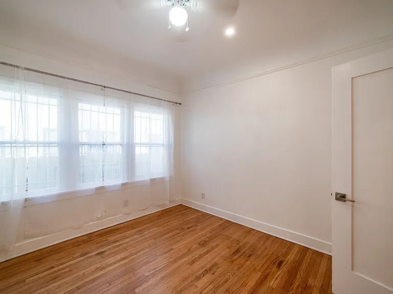 242 S Sycamore Ave #1/2 — Photo 14