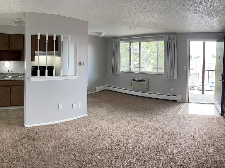 Royal Village Apartment Homes 205 — Photo 9