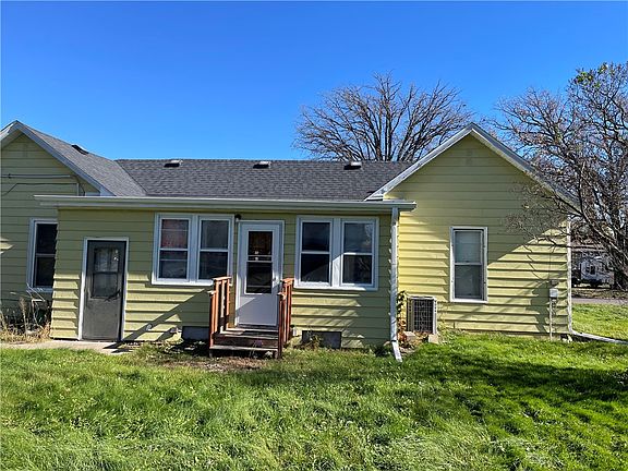 5th image of 104 Reuter Avenue