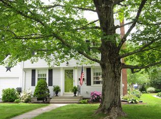 22 Farnham Rd, West Hartford, CT 06119