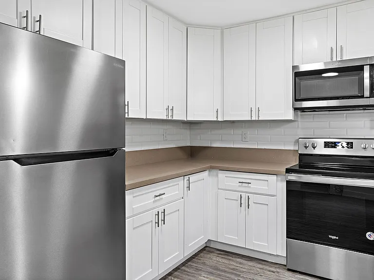 FH - Hilltop Apartments — Photo 11