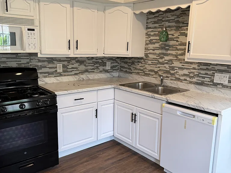 209 Rear 21 — Photo 4