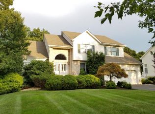 10 Denise Ct, Manalapan, NJ 07726