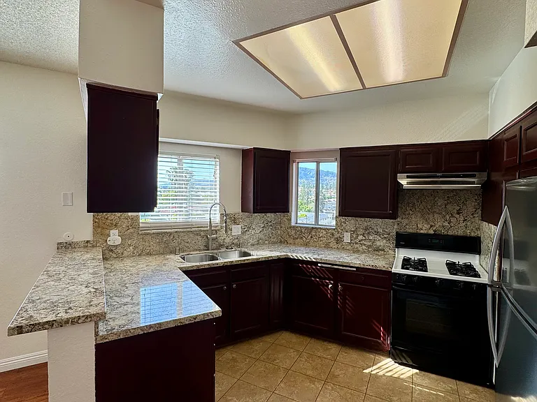1523 E Windsor Rd #105B — Photo 6