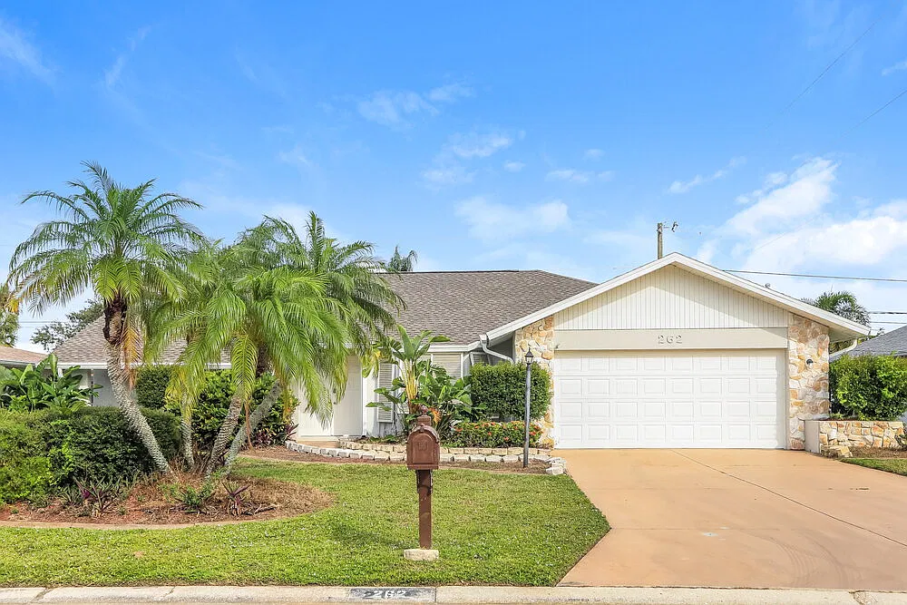 3 bed, 2.0 bath, 2130 sqft, $2,465 — Photo 1