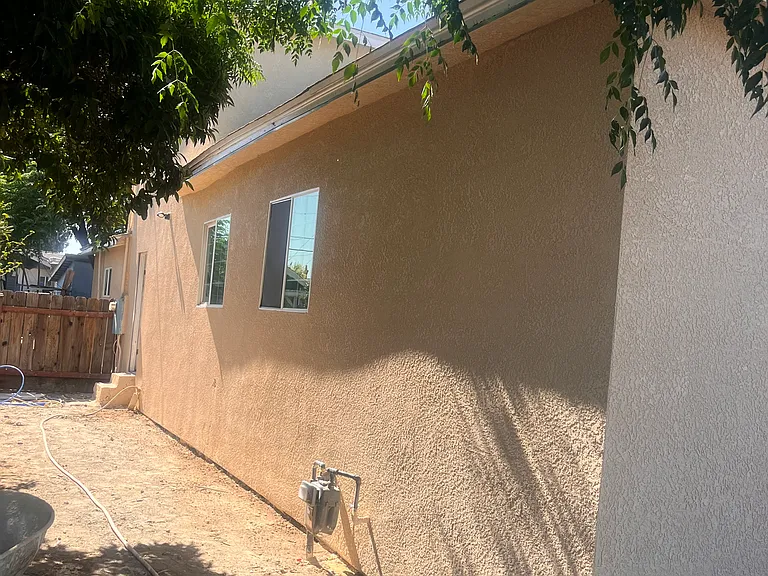 223 N Effie St — Photo 3
