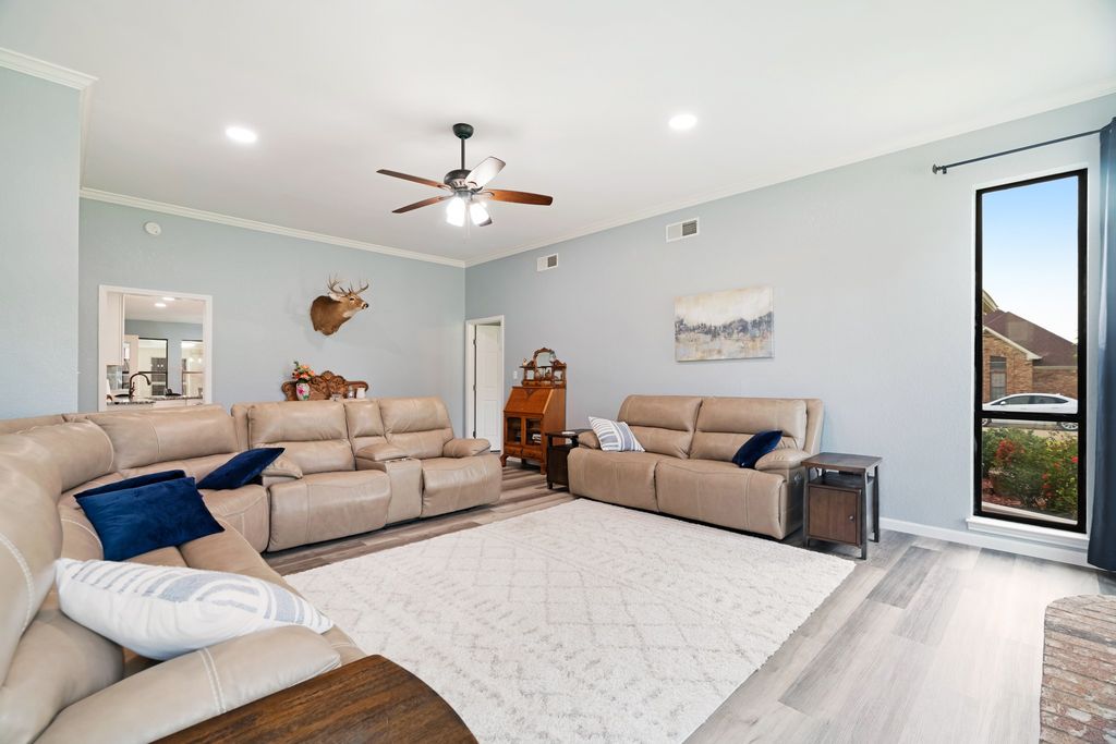 1945 N Collegiate Dr, Paris, TX - View 4
