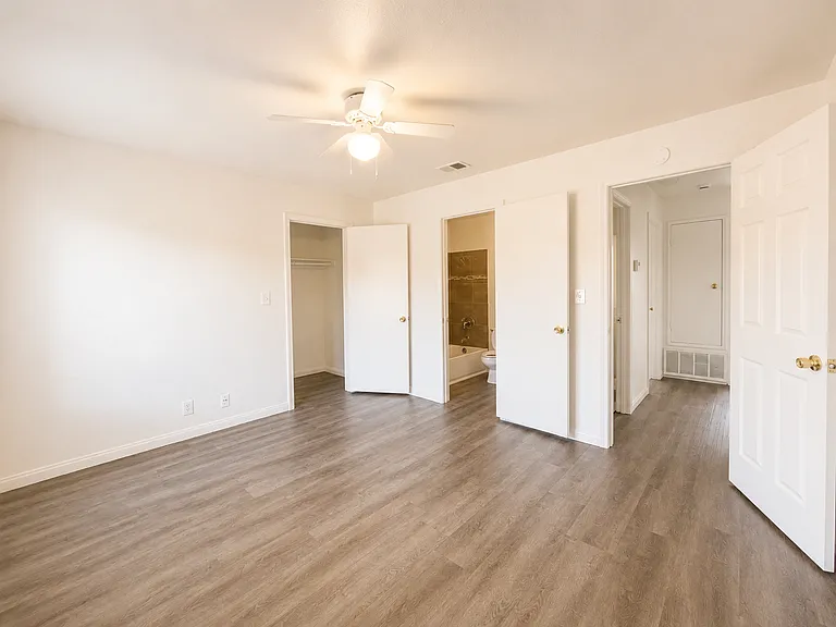 8582-8598 Tamarind Ave — Photo 15