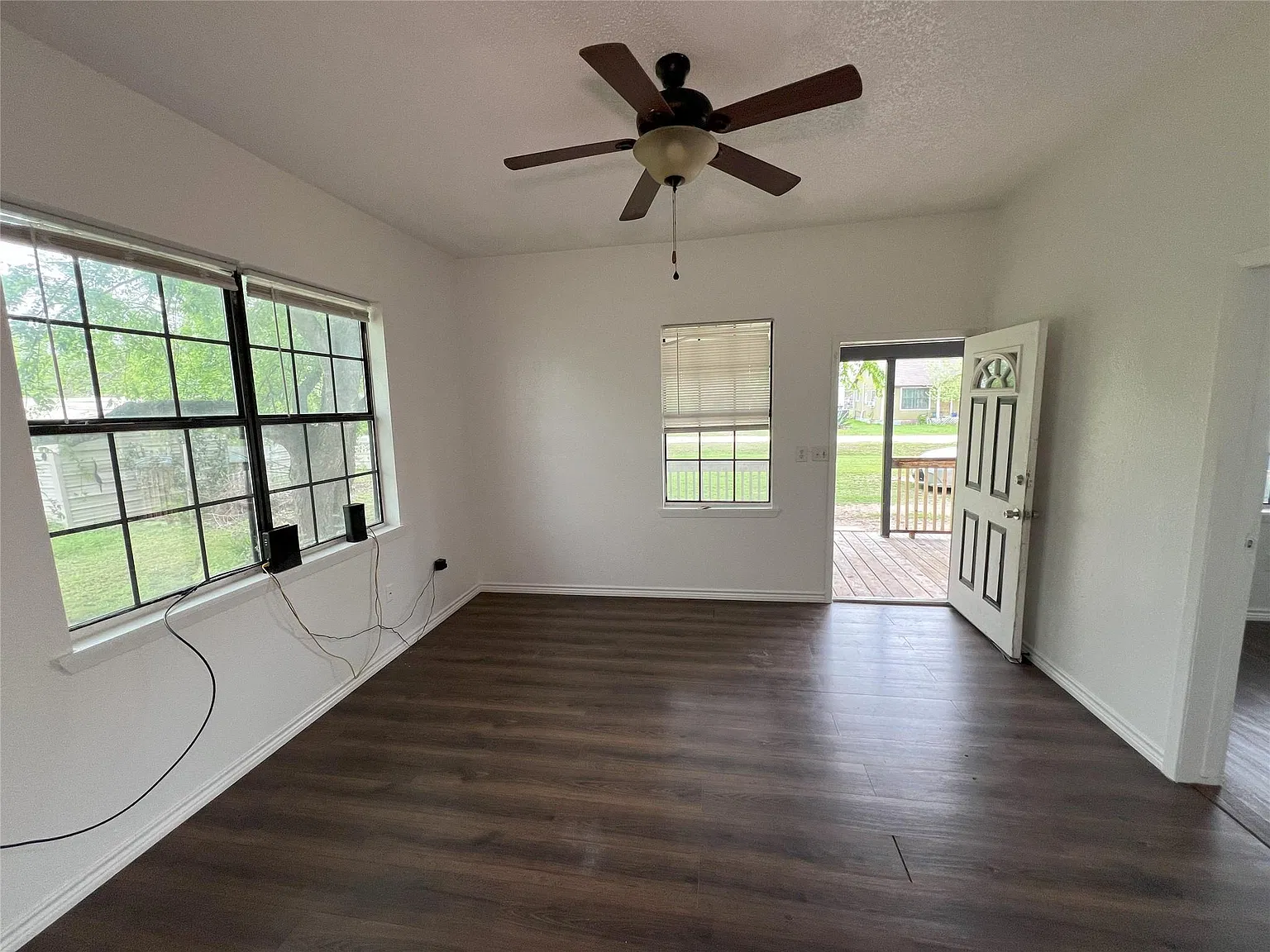 2 bed, 1.0 bath, 720 sqft, $1,600 — Photo 1
