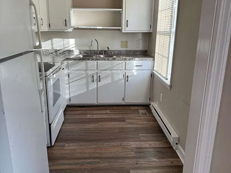 231 W Colonial Dr — Photo 3