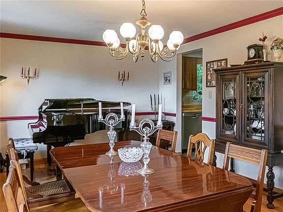 4th image of 2714 Oakmoor Dr