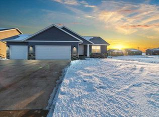 2923 James Pkwy SW, Cedar Rapids, IA 52404