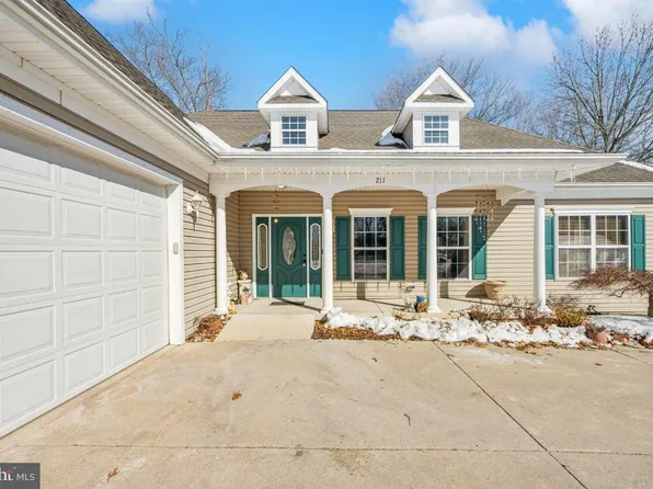 211 S Washington St, Hammonton, NJ 08037