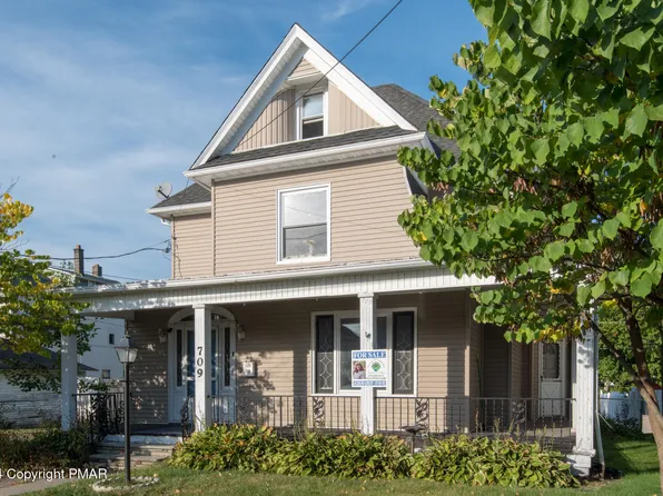 709 Minooka Ave, Moosic, PA 18507
