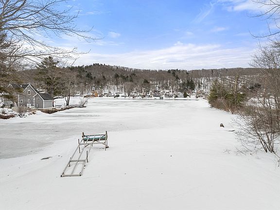 3rd image of 241 Mashapaug Rd