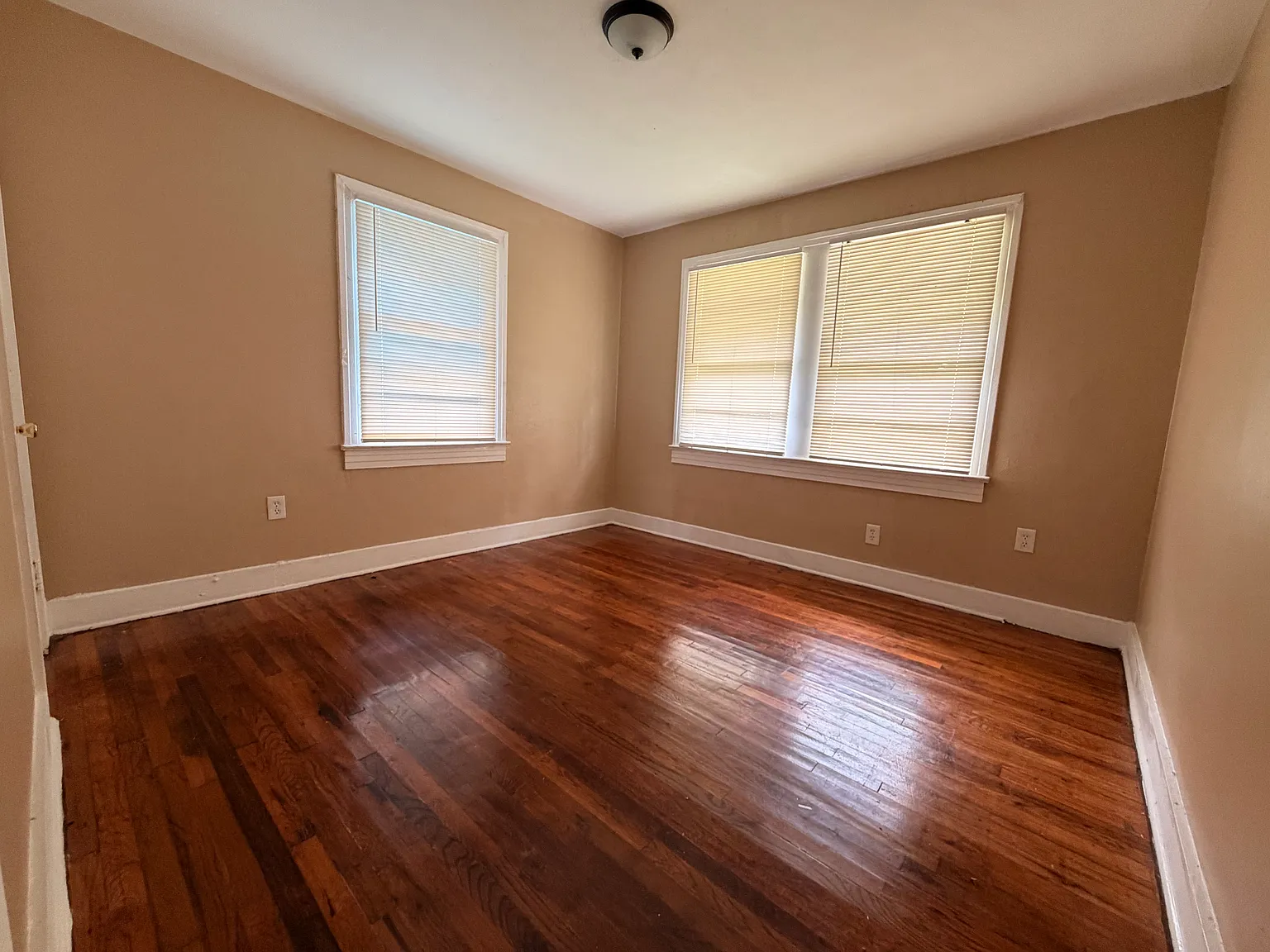 2 bed, 1200 sqft, $900 — Photo 4