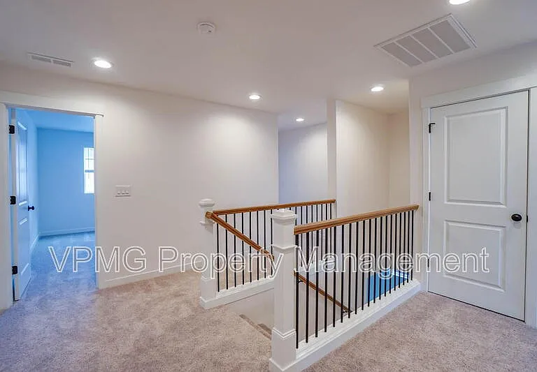1605 NE 180th Ave — Photo 13