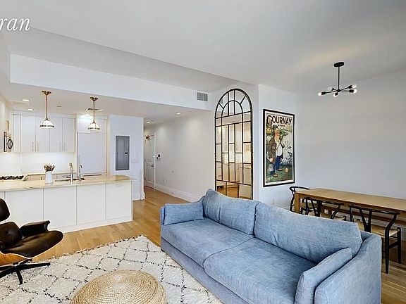 4th image of 164 S Oxford St #3A