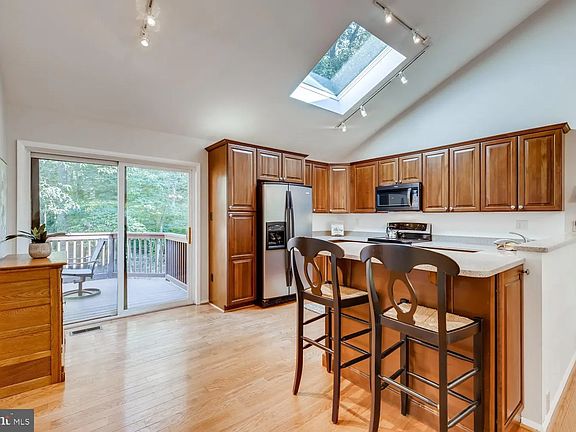 4th image of 307 Gregson Dr