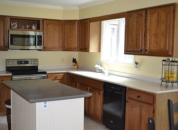 Large, Sunny Kitchen with Center Island
