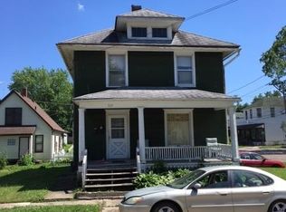 329-329.5 W Carpenter St, Freeport, IL 61032